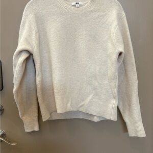 Uniqlo Soufflé Yarn Sweater